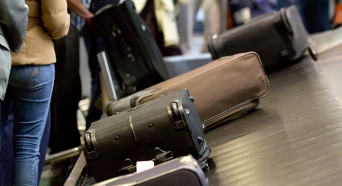 Ταξίδι με αεροπλάνο: Γιατί πρέπει να προσέχουμε με τις βαλίτσες - Φωτογραφία 1