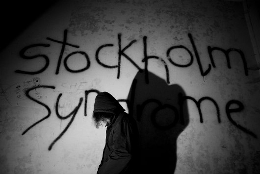 Το σύνδρομο της Στοκχόλμης από το οποίο πάσχει μεγάλο μέρος της ανθρωπότητας. - Φωτογραφία 1