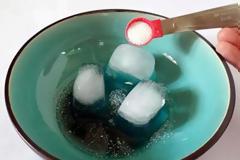 Μετά την «Μπλε Φάλαινα» τώρα έρχεται το «Salt and Ice Challenge» που προκαλεί εγκαύματα