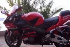 Ο Κρητικός τρελαθηκε! Δίνει τσάμπα την Honda CBR του και γονατίζει το διαδίκτυο