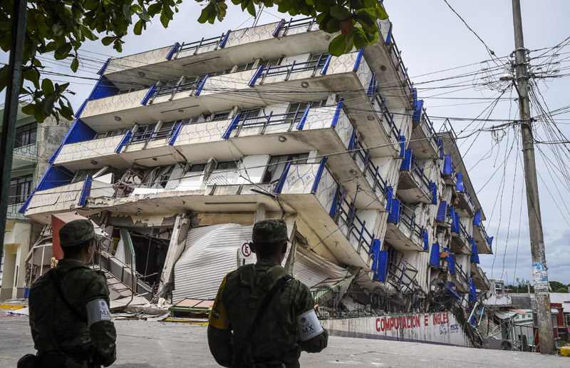 Στους 59 οι νεκροί-Αναζητούν επιζώντες στα συντρίμμια των 8,2 Ρίχτερ στο Μεξικό - Φωτογραφία 3