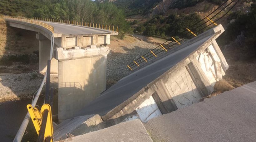 Κατέρρευσε τμήμα της γέφυρας του ποταμού Κομψάτου στην Ξάνθη (φωτό) - Φωτογραφία 2