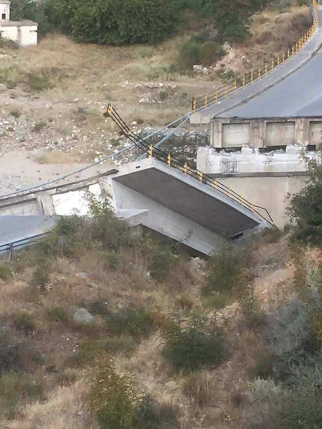 Κατέρρευσε τμήμα της γέφυρας του ποταμού Κομψάτου στην Ξάνθη (φωτό) - Φωτογραφία 4