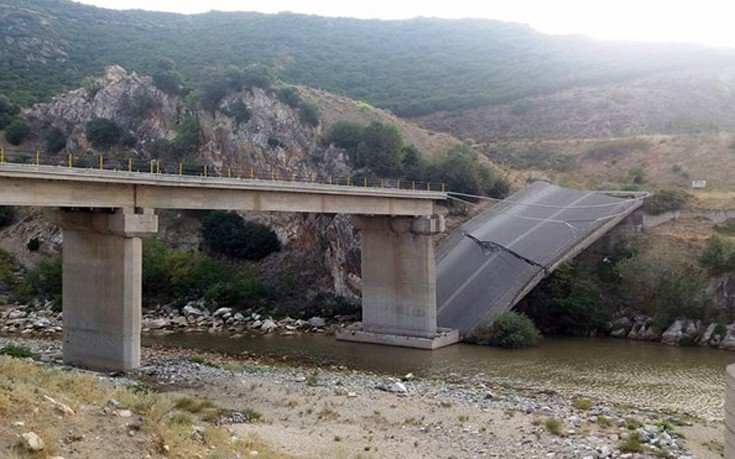 Κατέρρευσε τμήμα της γέφυρας του ποταμού Κομψάτου στην Ξάνθη (φωτό) - Φωτογραφία 6