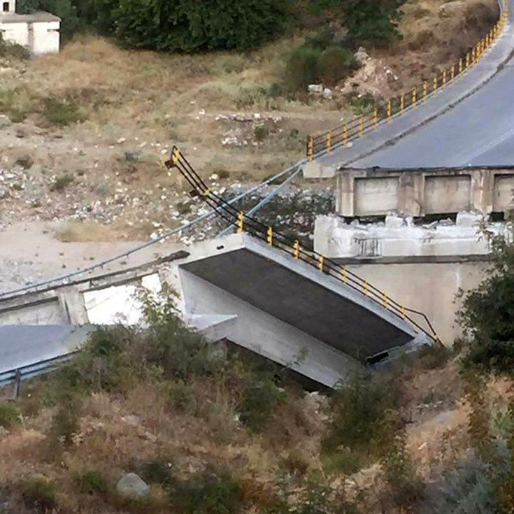 Κατέρρευσε τμήμα της γέφυρας του ποταμού Κομψάτου στην Ξάνθη (φωτό) - Φωτογραφία 8