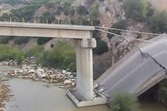 Κατέρρευσε τμήμα της γέφυρας του ποταμού Κομψάτου στην Ξάνθη (φωτό)