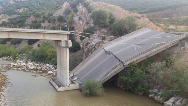 ΣΟΚ! Κατέρρευσε η νέα γέφυρα του ποταμού Κομψάτου, Πολύανθος-Ιάσμου Ροδόπης ξημερώματα Κυριακής! (ΦΩΤΟ) - Φωτογραφία 1