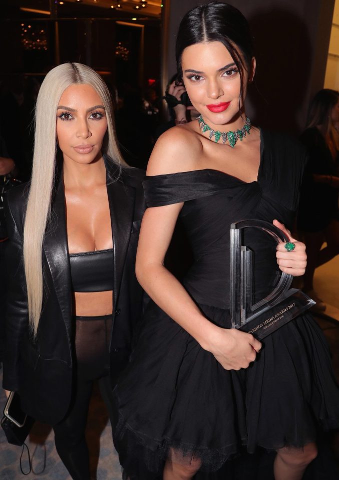 Η Kim Kardashian πήγε σε απονομή βραβείων με διαφανές παντελόνι - Φωτογραφία 7