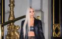 Η Kim Kardashian πήγε σε απονομή βραβείων με διαφανές παντελόνι - Φωτογραφία 4