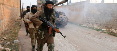 Το «θηρίο» βρυχάται ακόμη: Μεγάλη αντεπίθεση της ISIS .Κατέλαβαν την πόλη Uqayribat. - Φωτογραφία 1