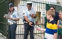 Ενημερωτικά φυλλάδια διένειμαν αστυνομικοί σε γονείς και μαθητές δημοτικών σχολείων στην Αττική (ΦΩΤΟ-ΒΙΝΤΕΟ)