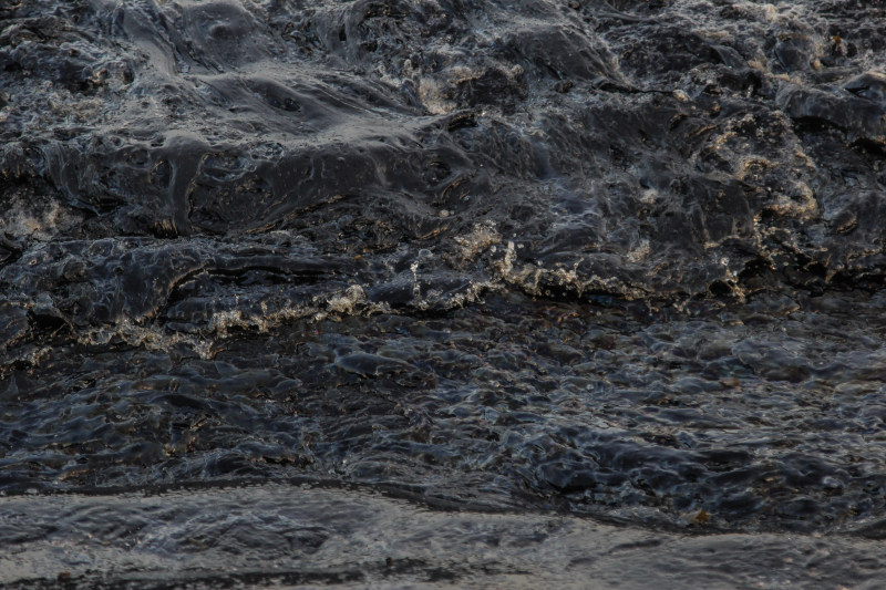 Μεγάλη οικολογική καταστροφή στη Σαλαμίνα – «Μαύρισαν» παραλίες - Φωτογραφία 8