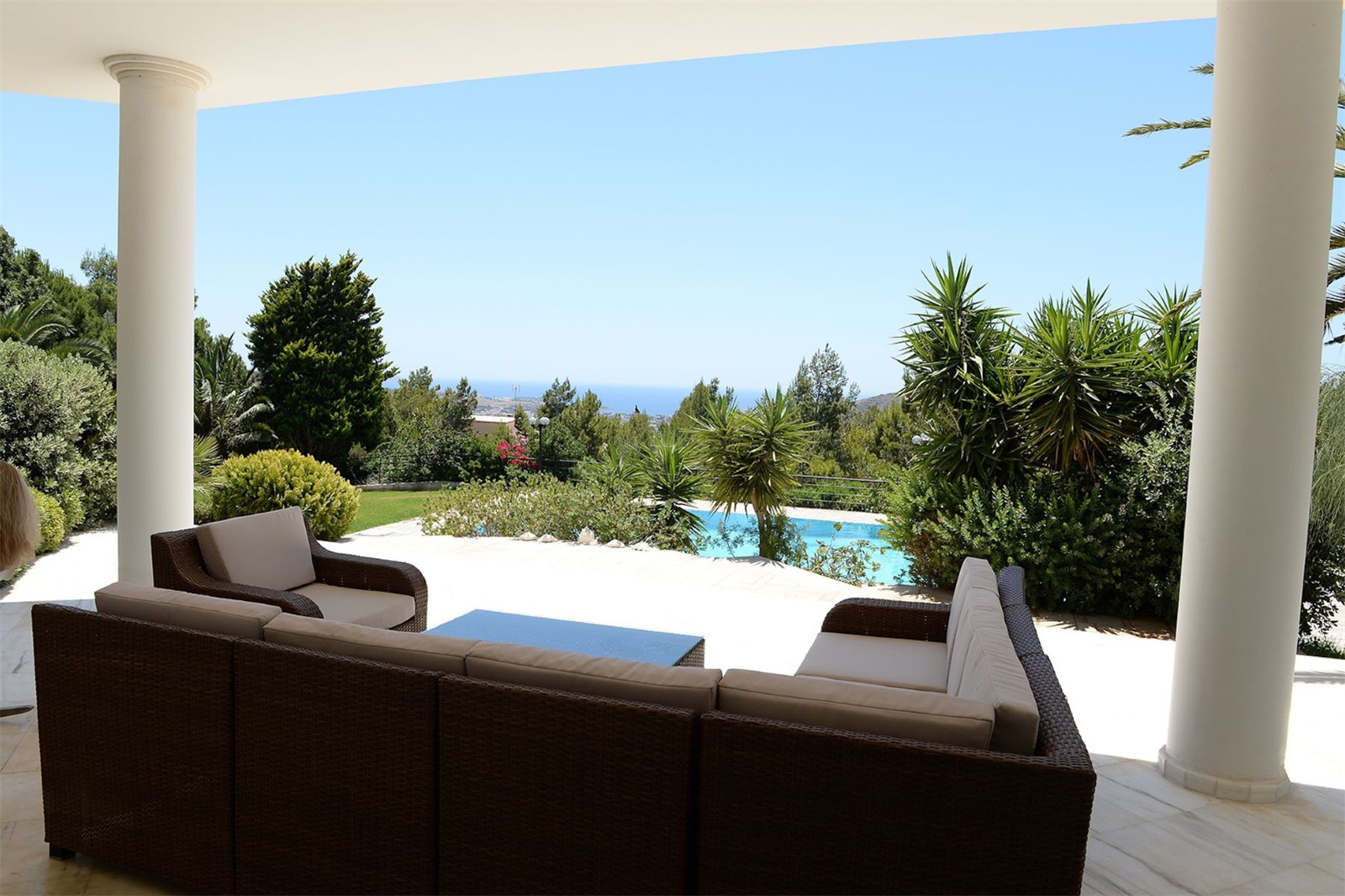 BLUE COAST MANSION €1.900.000 για τη luxurious έπαυλη του Λαγονησίου - Φωτογραφία 13