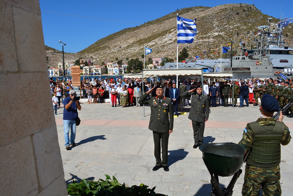 Ο Α/ΓΕΣ στις Εκδηλώσεις για την 74η Επέτειο Απελευθέρωσης του Καστελόριζου (ΦΩΤΟ) - Φωτογραφία 3