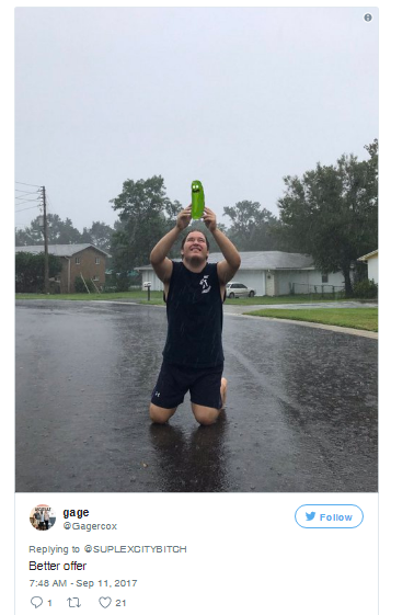 Άντρας στη Φλόριντα προσφέρει μια... Pepsi στον τυφώνα Ίρμα και το Ίντερνετ «παίρνει φωτιά» - Φωτογραφία 4