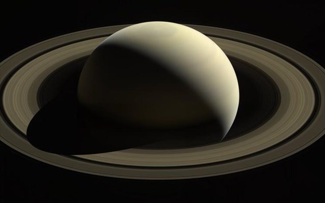 Το «φιλί αποχαιρετισμού» του διαστημοπλοίου Cassini: Τελευταίο πέρασμα από τον Τιτάνα - Φωτογραφία 1