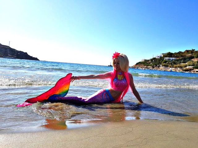 Η Barbie - Γοργόνα ξεβράστηκε στη Σύρο - Δείτε τη στην παραλία του νησιού [photos+video] - Φωτογραφία 2