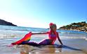 Η Barbie - Γοργόνα ξεβράστηκε στη Σύρο - Δείτε τη στην παραλία του νησιού [photos+video] - Φωτογραφία 2