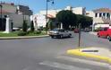 Καλαμάτα: Ταξί παρέσυρε και σήκωσε στον αέρα δημοτικό αστυνομικό!