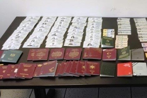 Εξαρθρώθηκε εγκληματική οργάνωση τα μέλη της οποίας διακινούσαν παράνομα μετανάστες σε Ευρωπαϊκές χώρες μέσω αεροδρομίων της χώρας μας - Φωτογραφία 1