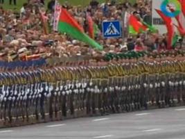 Η πιο εντυπωσιακή παρέλαση που έχει γίνει ποτέ - Οι στρατιώτες έγιναν ντόμινο! [video] - Φωτογραφία 1
