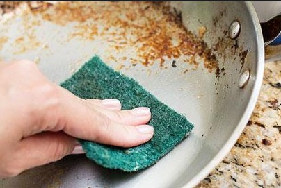 Πώς να καθαρίσετε εύκολα τα καμμένα μαγειρικά σκεύη; - Φωτογραφία 1