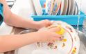 Το πλύσιμο πιάτων στο χέρι διώχνει τις παιδικές αλλεργίες!