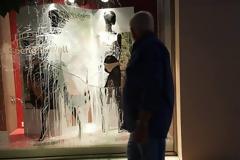 Πάτρα: Εσπασαν καταστήματα στην οδό Μαιζώνος οι κουκουλοφόροι [photos]