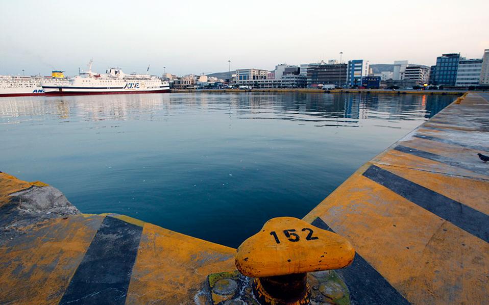 Νωρίτερα: Τραγικός θάνατος οδηγού φορτηγού στο λιμάνι του Πειραιά - Φωτογραφία 1