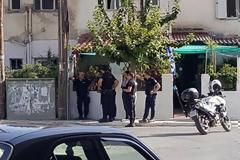 Πάτρα: Πανικος στην Δορυλαίου - Νεαρός έχει ταμπουρωθεί στο σπίτι του με καραμπίνα
