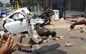 Τρομακτικό ατύχημα: Αυτοκίνητο απογειώθηκε και καρφώθηκε πάνω σε διαφημιστική πινακίδα [video] - Φωτογραφία 1