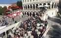 12.000 λαού ημερησίως στη Μεγαλόχαρη της Τήνου - Εικόνες που συγκινούν το Πανελλήνιο - Φωτογραφία 1