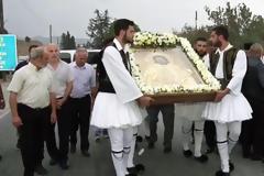 Πλήθος κόσμου στην Κύπρο για την εικόνα του Αγίου Αναστασίου