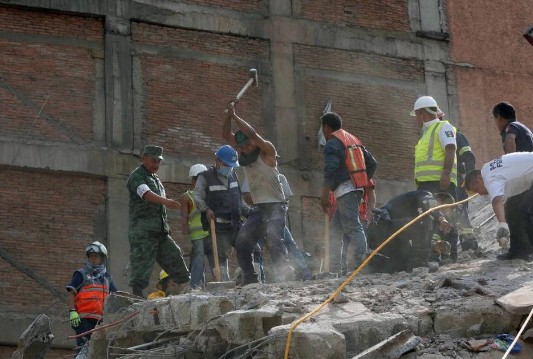 Φονικός σεισμός ισοπέδωσε το Μεξικό: Ξεπέρασαν τους 200 οι νεκροί – Συγκλονιστικές εικόνες - Φωτογραφία 17