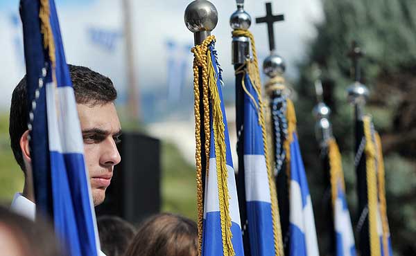 Ορθόδοξα Χριστιανικά Σωματεία Θεσσαλονίκης: Να μην περάσει η ουσιαστική κατάργηση του εκκλησιασμού και της τιμής στη σημαία - Φωτογραφία 1
