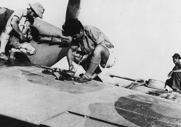 6/9/1943 - Τα Hurricane 336 Μοίρας Διώξεως σφυροκοπούν ιταλικό παρατηρητήριο στην Κρήτη - Φωτογραφία 2
