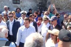 Χανιά: Η χαλαρή βόλτα του Τσίπρα για καφέ στο Λιμάνι