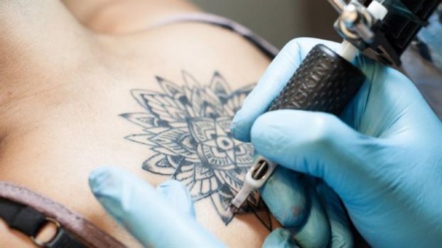 Νανοσωματίδια των τατουάζ φθάνουν ως τους λεμφαδένες - Φωτογραφία 1