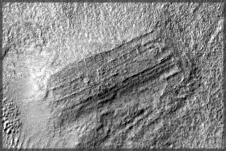 Δορυφορικές εικόνες από τον πλανήτη Άρη αποκαλύπτουν συναρπαστικές «Δομές» θαμμένες κάτω από την επιφάνεια - Φωτογραφία 3