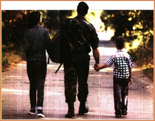 Τι γινεται όταν οι δυο γονείς είναι στον στρατό και πρέπει να πάνε το παιδί σχολείο - Φωτογραφία 1