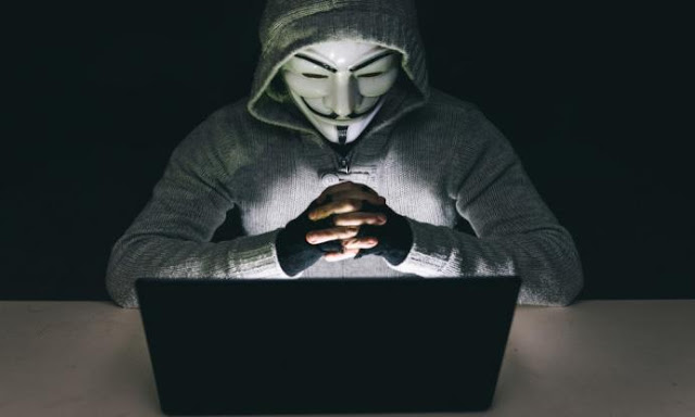 Anonymous σε ΕΟΠΥΥ και Τράπεζα Πειραιώς: Δύο βάσεις δεδομένων στα χέρια μας – Μια λάθος κίνηση και όλα θα δημοσιευθούν - Φωτογραφία 1