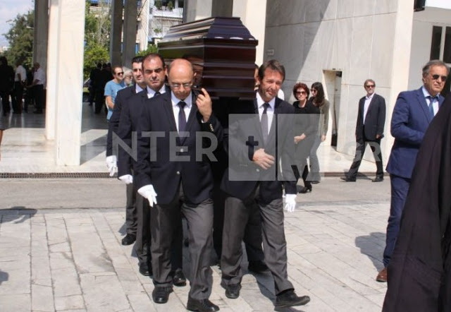 Θλίψη στην κηδεία της ηθοποιού Σοφίας Ολυμπίου [photos] - Φωτογραφία 3