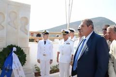 Ο ΥΕΘΑ Πάνος Καμμένος στα αποκαλυπτήρια του μνημείου των τριών πεσόντων ηρώων του Πολεμικού Ναυτικού στην Κίναρο
