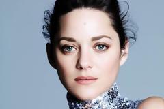 Ξέχνα τη Marion Cotillard που ήξερες! Η star άλλαξε hairlook και εντυπωσιάζει!