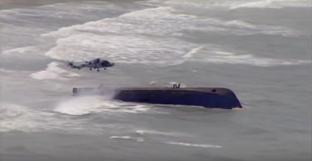 Η διάσωση τριών ναυτικών από αναποδογυρισμένο πλοίο στο Πουέρτο Ρίκο [video] - Φωτογραφία 1