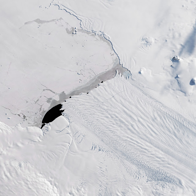 Δέος: Η στιγμή της αποκόλλησης του μεγάλου παγόβουνου στην Ανταρκτική - Φωτογραφία 2