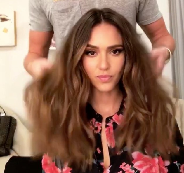 Το τρικ της Jessica Alba για να ξυπνάει κάθε μέρα με υπέροχα μαλλιά - Φωτογραφία 2