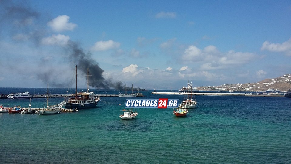 Σκάφος έπιασε φωτιά στη Μύκονο [photos] - Φωτογραφία 5