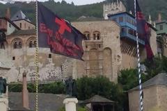 Μαύρες σημαίες στην Μονή Δοχειαρίου στο Αγιον Όρος, κατά Τσίπρα
