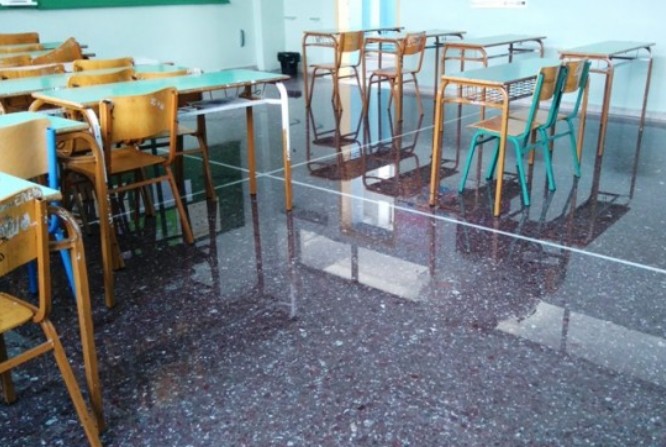 Σχολείο των Χανίων πλημμύρισε από τη νεροποντή - Φωτογραφία 1